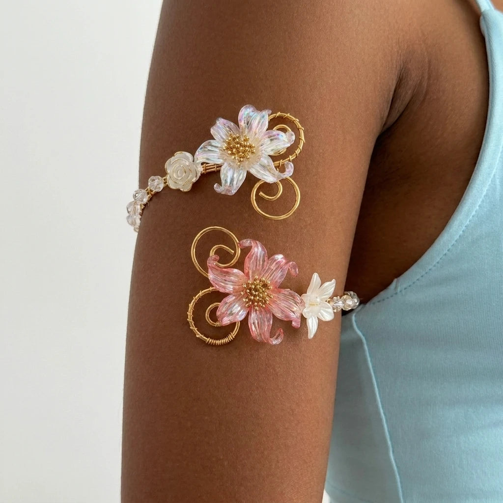 Bracelet de bras spiralé doré – Manchette fleurs et perle romantique