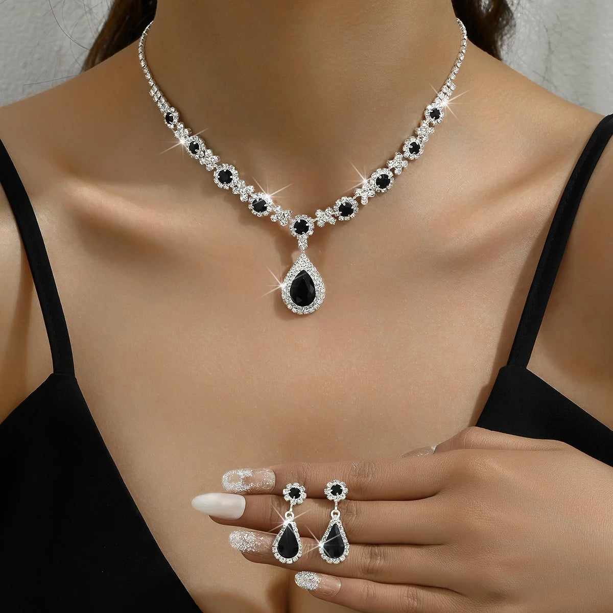 Parure collier et boucles d'oreilles noire – Motif goutte d'eau cuivre cérémonie