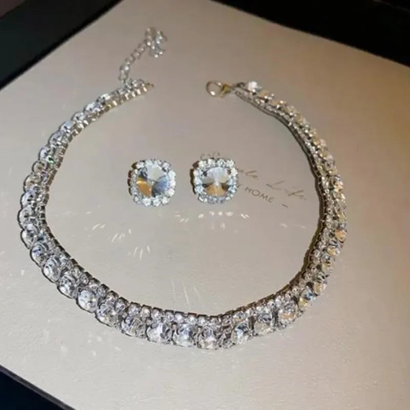 Parure collier et boucles d'oreilles argentée – Cristal géométrique élégant