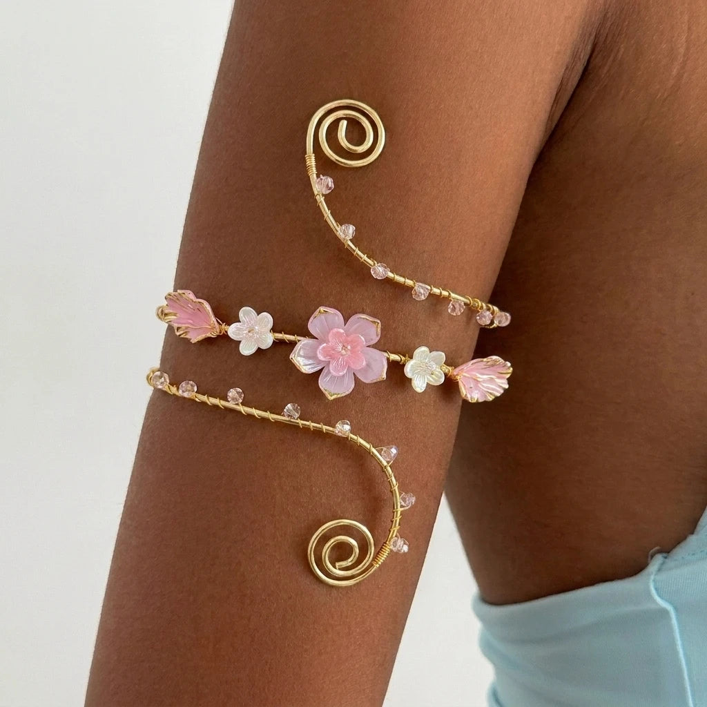 Bracelet de bras spiralé doré – Manchette fleurs roses et blanches festive