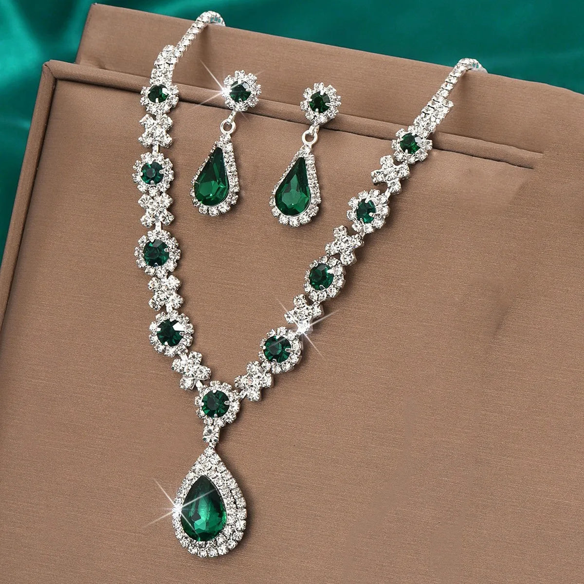 Parure collier et boucles d'oreilles verte – Motif goutte d'eau cuivre élégant